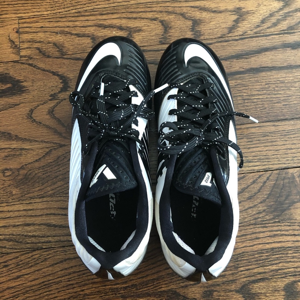 NIKE girls soccer shoes